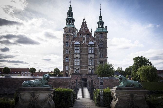 3 Hours Private Bike Tour in Copenhagen - Christiansborg Palace and Slotsholmen