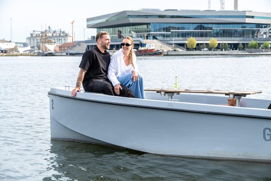 Aarhus: 1 or 1,5 Hour Boat Rental - No License Required - How the sightseeing portion works