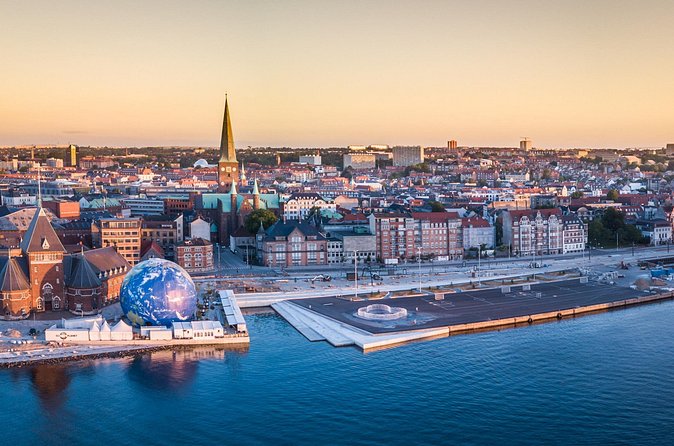 Aarhus Private Transfer from Aarhus (AAR) Airport to City centre - What the supplied praise does, and does not, tell you