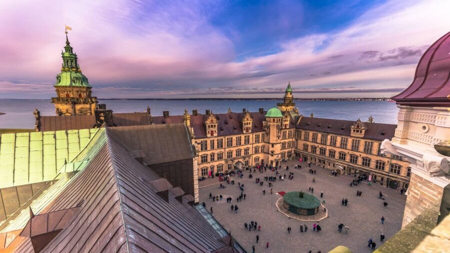 Castles of Kronborg and Frederiksborg from Copenhagen by Car - Who will enjoy this castle day most?