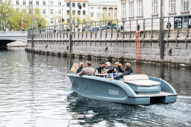 Copenhagen: 1 or 2-Hour Canal Tour in Silent Electric Boats - Seeing Amalienborg Palace from the water