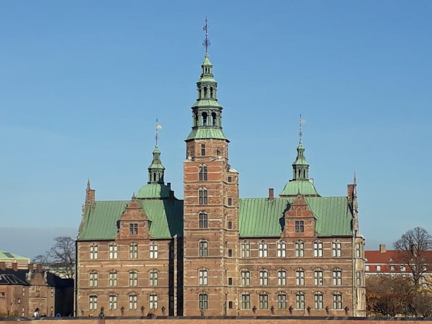 Copenhagen: 2,5-Hour 'Must See' Bike Tour with a Local Guide - Nyboder, a quieter change of pace