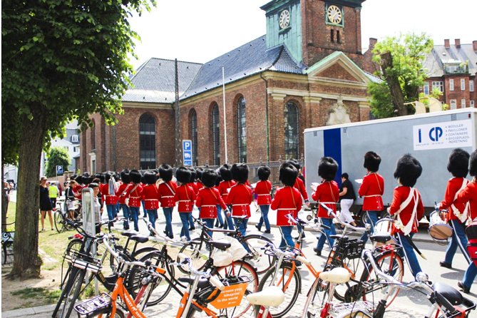 Copenhagen 2-hour City Highlights Bike Tour - Rosenborg Castle and the royal gardens