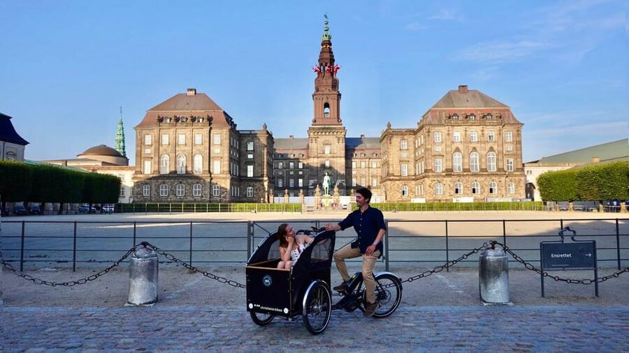 Copenhagen: 3 Hour Extended Grand E-Bike Guided Tour - A cafe pause for Danish hygge