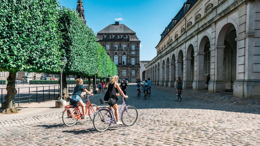 Copenhagen: 3-hour Private Guided Bike Tour - Rosenborg Castle, Nyboder, and royal Copenhagen