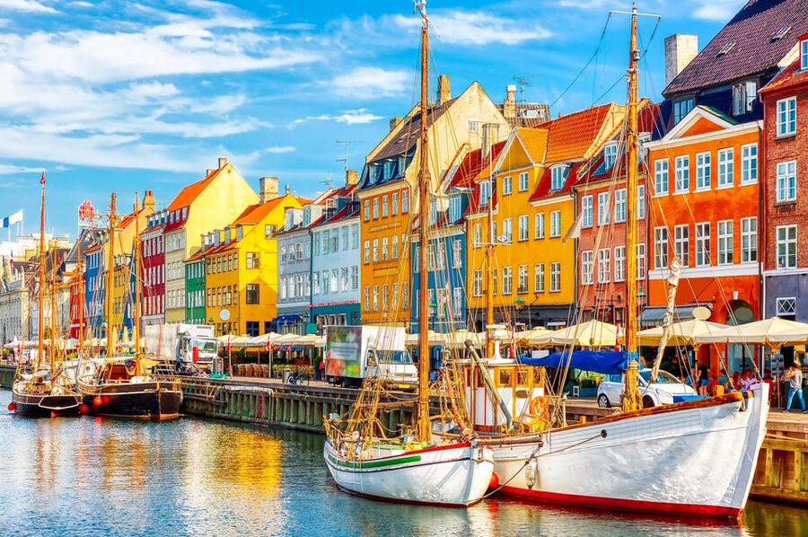 Copenhagen: A guided walk for first-timers in the city - The small group and headset advantage