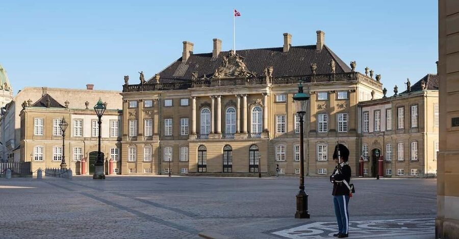Copenhagen: Amalienborg Palace Museum Entry Ticket - A compact museum with a clear route