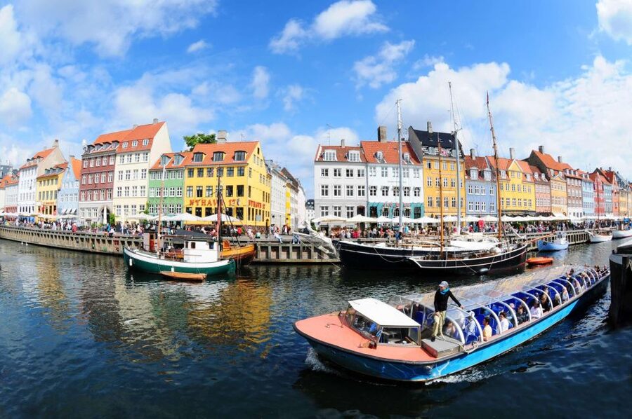 Copenhagen: Canal Boat Cruise & Old Town/Nyhavn Walking Tour - Key points to know before booking
