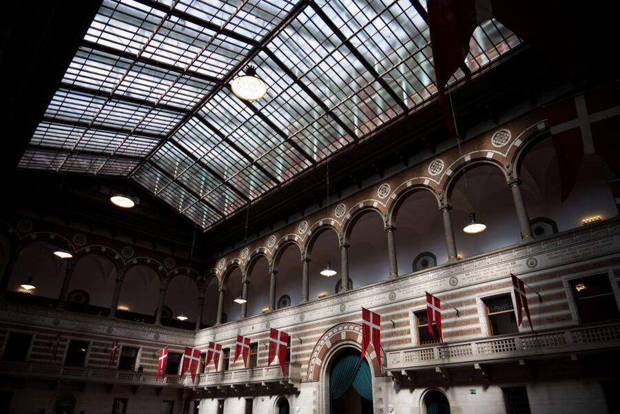 Copenhagen: Canal Boat Cruise & Old Town/Nyhavn Walking Tour - One hour on Copenhagen’s canals