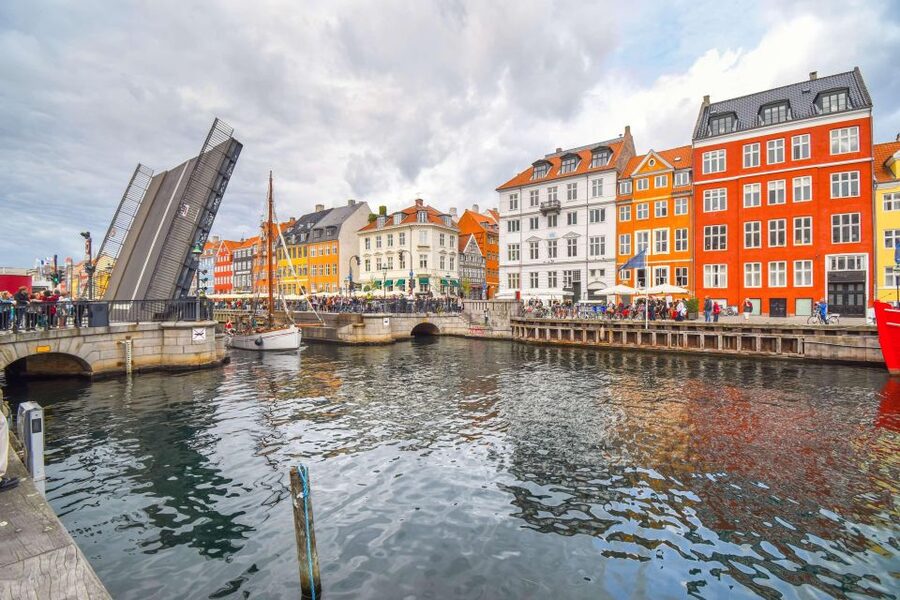 Copenhagen: Canal Boat Cruise & Old Town/Nyhavn Walking Tour - Old Town sights that reward a walking tour