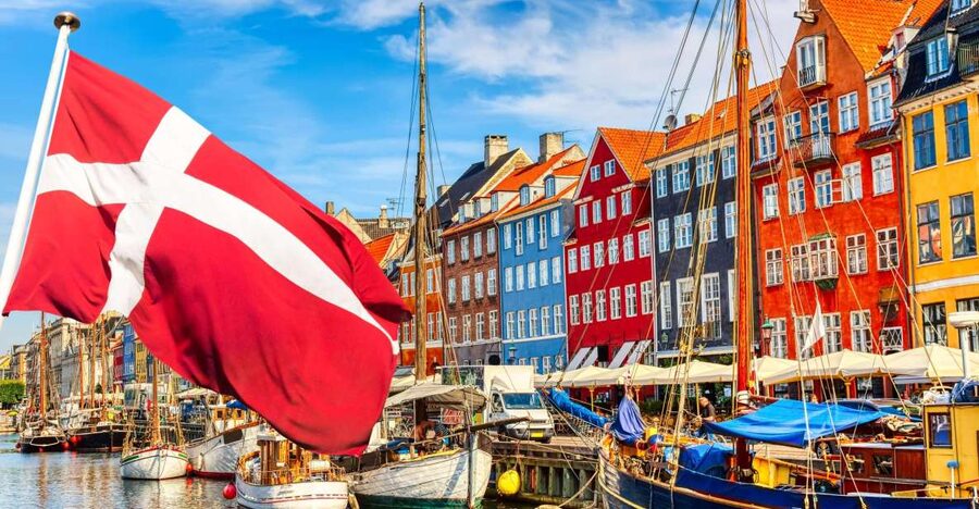 Copenhagen City, Old Town, Nyhavn, Architecture Walking Tour - The Round Tower and King’s Garden add useful context