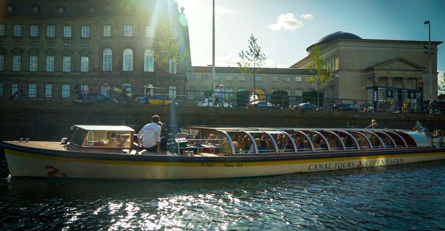 Copenhagen: Classic Canal Tour & The Harbour - The Little Mermaid and Langelinie