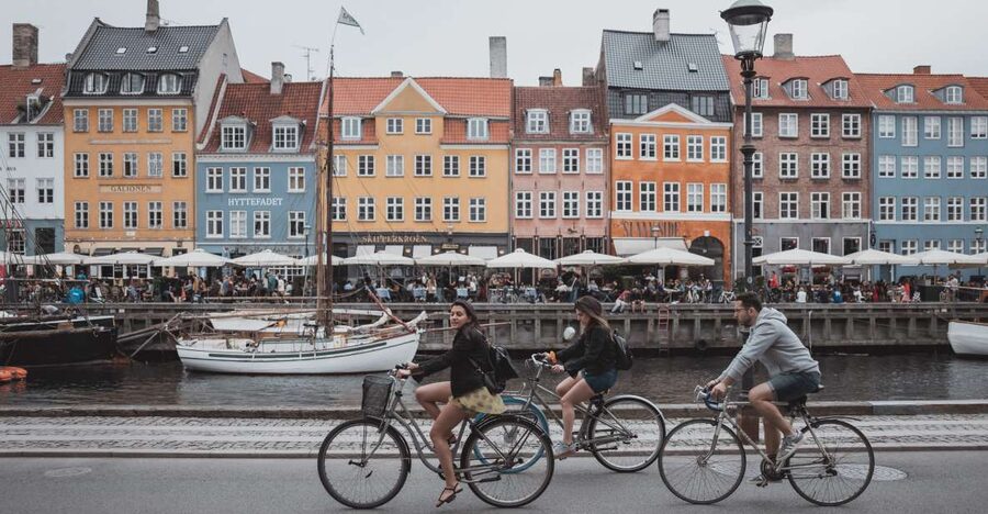 Copenhagen: Express Walk with a Local in 60 minutes - From eighteenth-century elegance to the waterfront