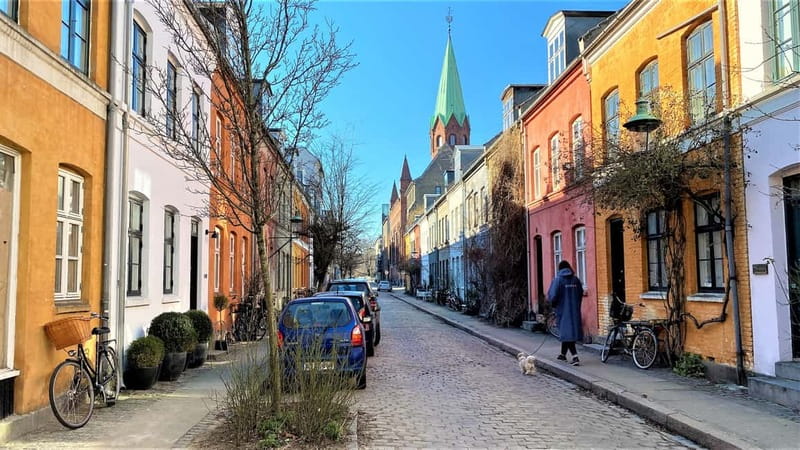 Copenhagen: Guided Bike Tour in French - The Stock Exchange and Copenhagen’s changing city