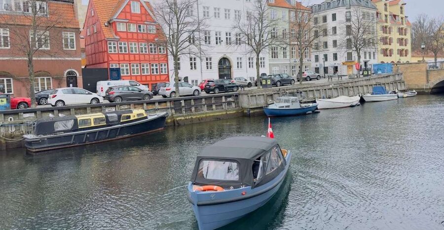 Copenhagen: Guided Canal Tour by Electric Boat - Meeting the Boat at Ved Stranden