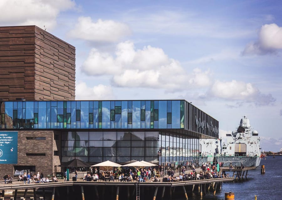 Copenhagen: Guided Walking Tour in French - Starting across from Tivoli Gardens