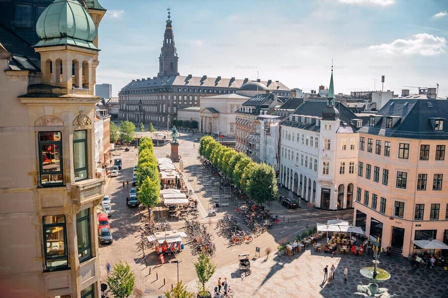 Copenhagen: Guided Walking Tour in French - From City Hall to Christiansborg Palace