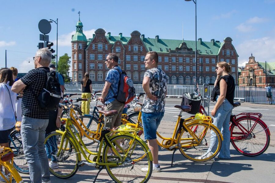 Copenhagen: Highlights 3 Hour Bike Tour with a Local Guide - Amalienborg and a chance to see the royal family