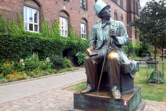 Copenhagen Highlights and Christiansborg Palace - Amalienborg Palace and the Danish royal setting