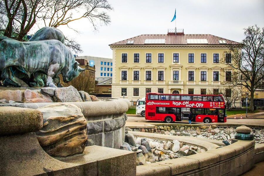 Copenhagen: Hop-On Hop-Off Bus Tour with Boat Tour Option - The one-hour canal boat adds the missing angle