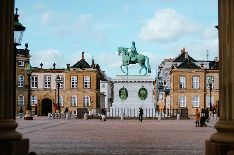 Copenhagen: Hygge & Highlights Walking Tour with Local Guide - Amalienborg and Denmark’s Royal Center