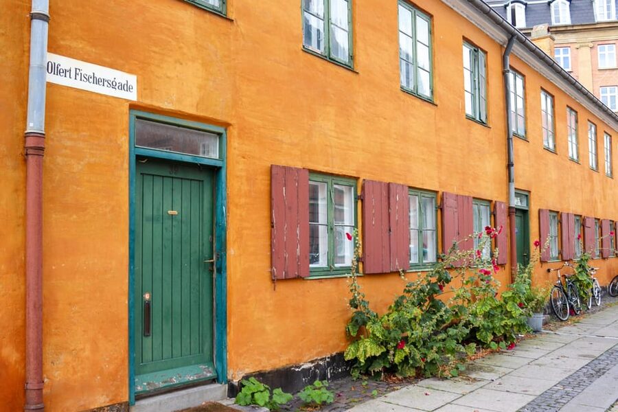 Copenhagen: Hygge & Highlights Walking Tour with Local Guide - King’s Garden and Rosenborg Castle