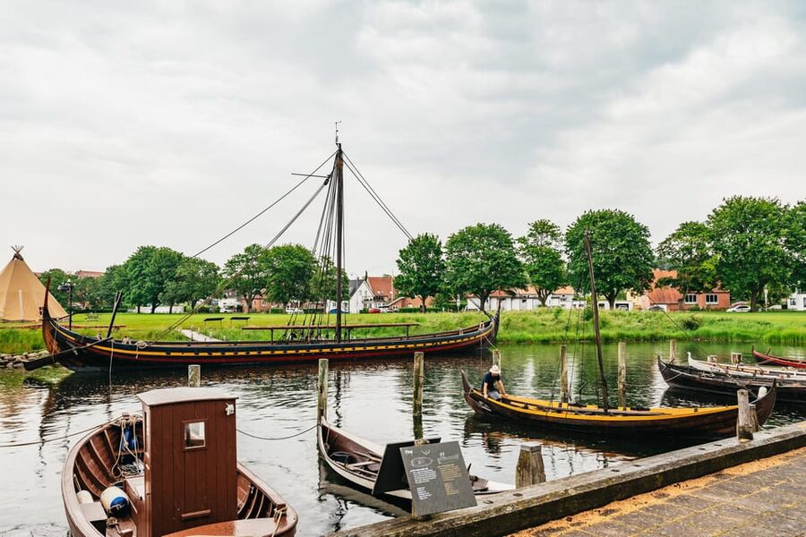 Copenhagen: Kronborg, Frederiksborg Castle and Roskilde Tour - The Guides Make the Long Day Work