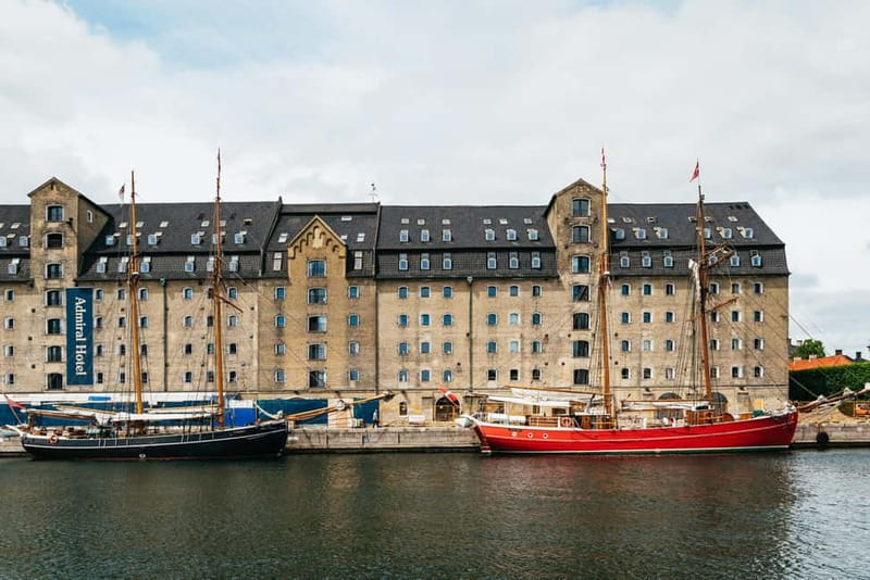 Copenhagen: Old Canals and Hidden Gems Social Boat Tour - The social atmosphere, from introductions to open chat