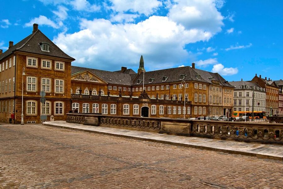 Copenhagen: Old Town and Nyhavn Private Family Tour - A quieter pause at King’s Garden