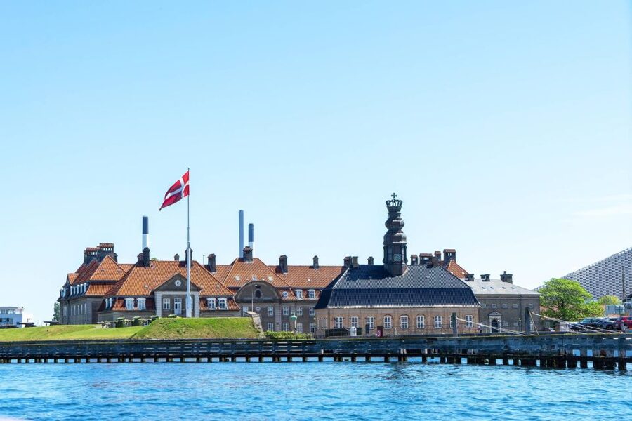 Copenhagen: Old Town and Nyhavn Private Family Tour - King’s New Square and the walk to Nyhavn