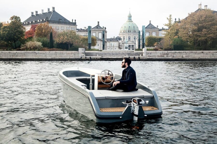 Copenhagen: Private Boat Tour with Captain (Lite) - Five minutes of safety, then a relaxed departure