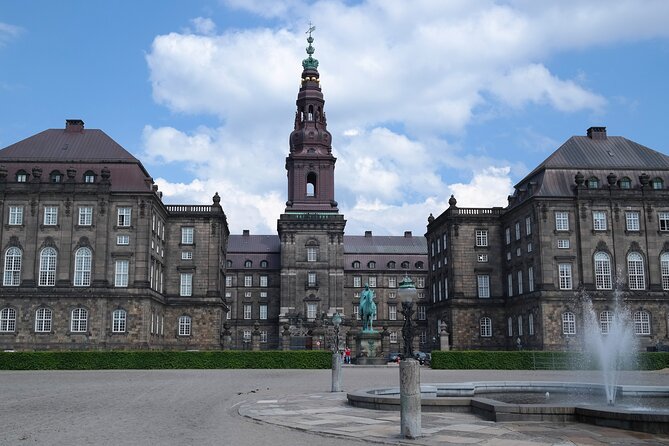 Copenhagen Private Walking Tour with a Local - Rosenberg Castle from outside