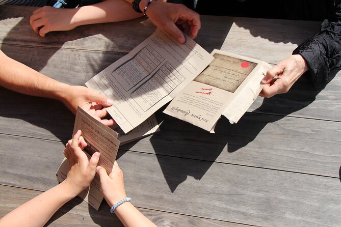 Copenhagen Self-Guided Murder Mystery Tour by the Round Tower - Collecting the envelope at Maria’s Kiosk