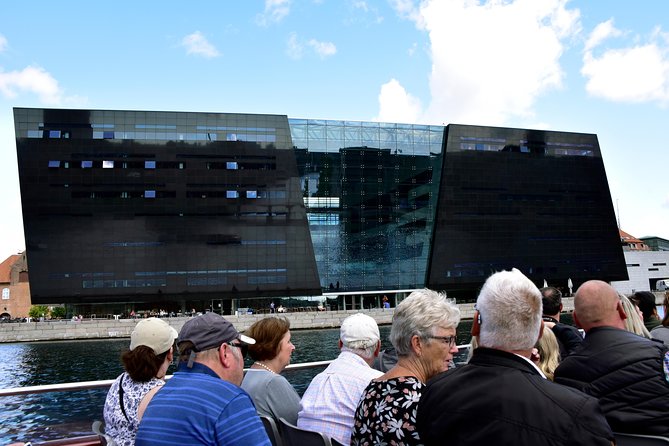 Copenhagen Sightseeing Classic Canal Tour With Live Guide - Why a one-hour canal cruise works so well