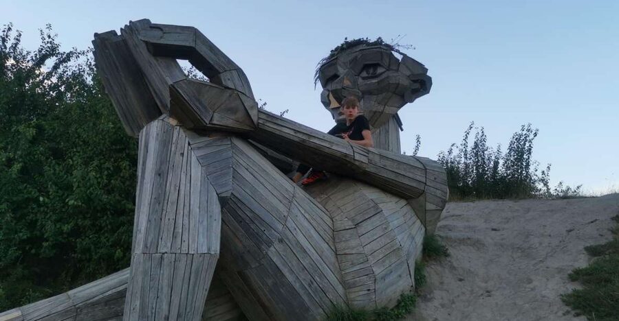 Copenhagen: The Six Forgotten Giants Hunt and Nature Walk - Oscar Under The Bridge adds surprise