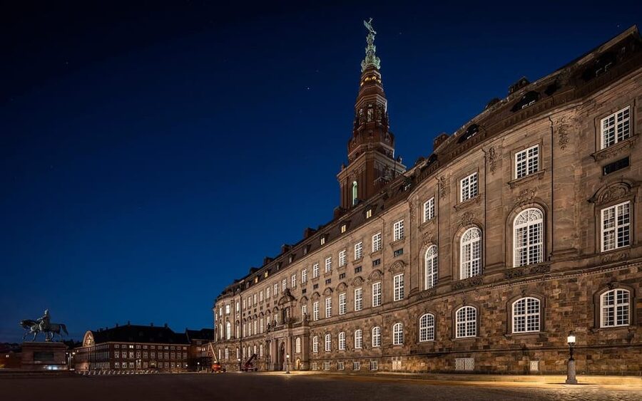 Copenhagen Tour in Spanish - Starting at Copenhagen Central Station