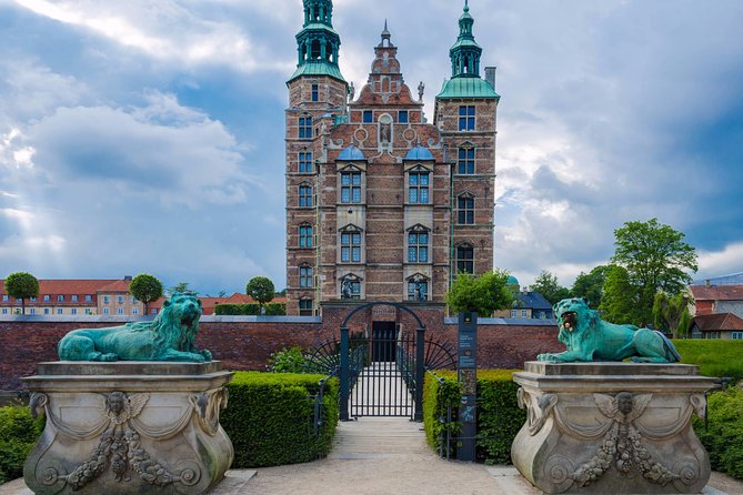 Copenhagen Walking Tour: Highlights and Hygge w/Lunch - Cobblestones, quiet streets, and the first taste of hygge