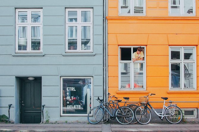 Explore Copenhagen in 60 minutes with a Local - A public meeting point in the old city