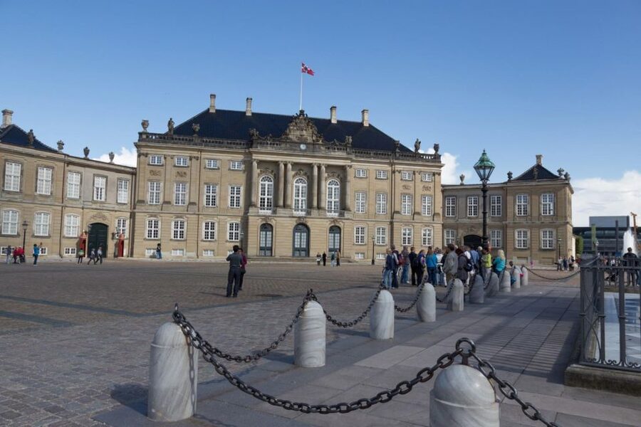 Fast-Track Amalienborg Palace Museum Copenhagen Private Tour - The four-hour option: adding Christiansborg Palace