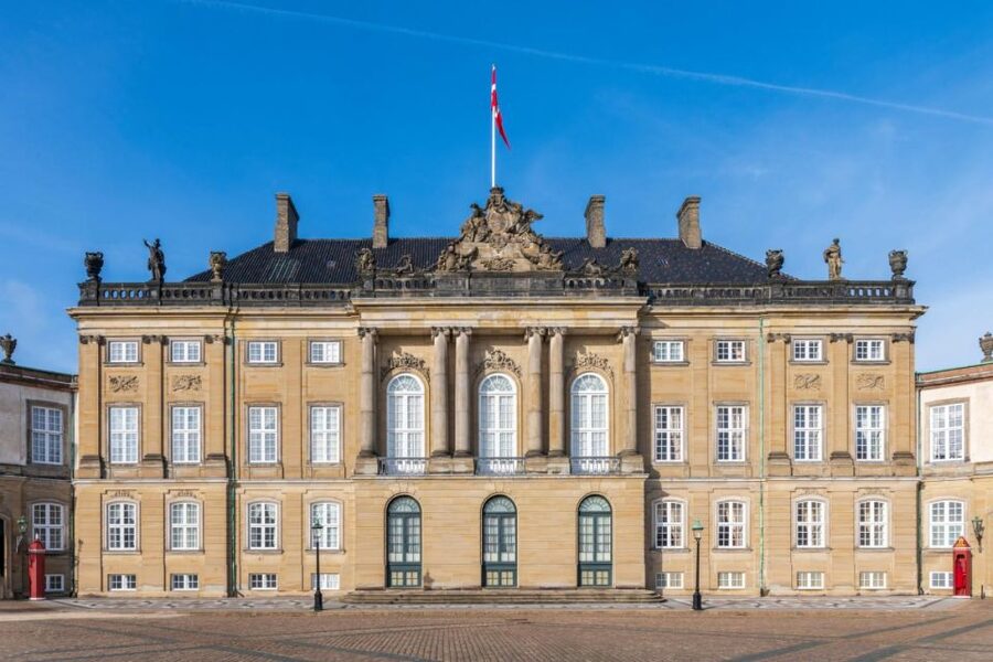 Fast-Track Amalienborg Palace Museum Copenhagen Private Tour - Who should choose this palace tour?