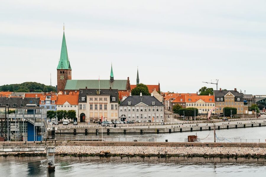 From Copenhagen: Lund and Malmö 2-Country Tour - Who should book the Lund and Malmö tour