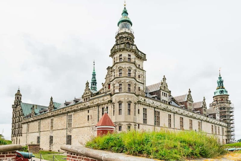 From Copenhagen: Lund and Malmö 2-Country Tour - Malmö: old square, castle, and modern tower