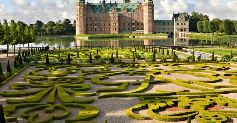 From Copenhagen: Private Frederiksborg Castle Tour - Small details that can make the day better