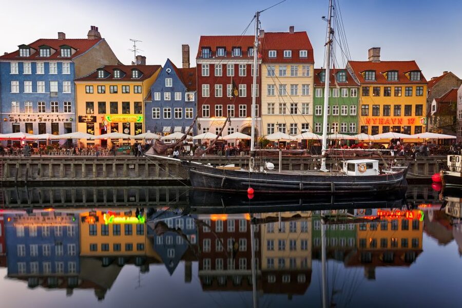 From Copenhagen: Private Frederiksborg Castle Tour - Returning to Copenhagen by public transport