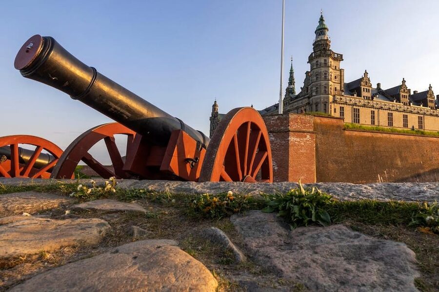 Kronborg Castle Entry Ticket - The royal rooms, furniture, and great ballroom