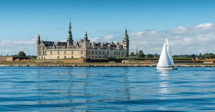 Kronborg Castle Entry Ticket - Walking the ramparts for the Øresund view
