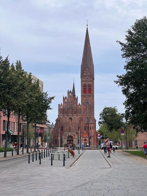 Odense: Guided tour guide in Spanish - Walking through Hans Christian Andersen’s Odense