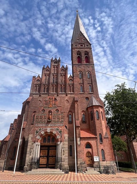 Odense: Guided tour guide in Spanish - Is the $118 price good value?