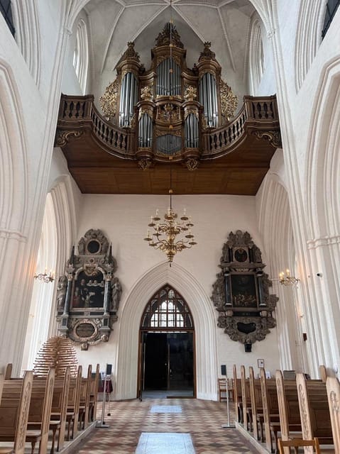 Odense: Guided tour guide in Spanish - What to confirm before you book