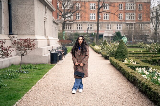 Photo Shoot in Copenhagen with a Personal Photographer - How the photographer helps you look natural